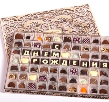 Ассорти на 70конфет в деревянной коробке